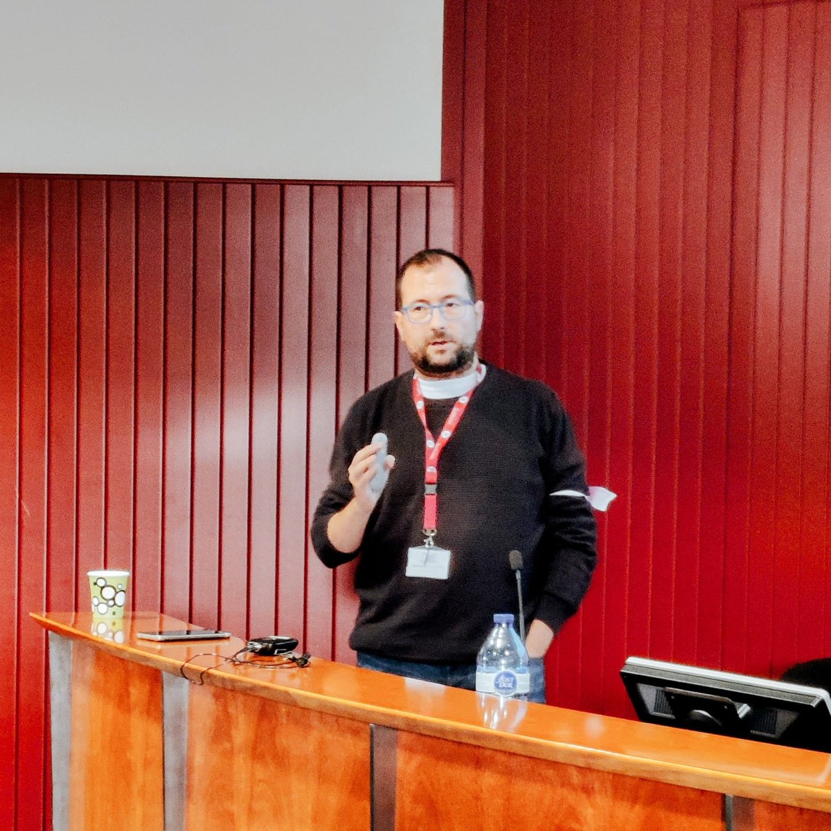 DualSPHysics's tweet photo. Second talk by developers is given by @alexbexe about mDBC for floating objects during #6DSW
@EPHYSLAB_Uvigo https://t.co/dLxeqIzJ3y