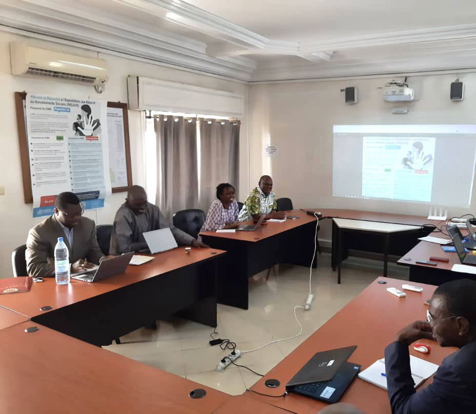 OMS_SENEGAL's tweet photo. Session de Briefing du personnel de @OMS_SENEGAL sur la prévention et la réponse à l’exploitation, aux Abus et au Harcèlements Sexuels ( PREAHS) et partage d’un plan d’action.

#NoExcuse ✋🏾 
#TolerenceZero https://t.co/HNKvDx485X