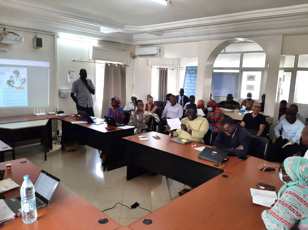 OMS_SENEGAL's tweet photo. Session de Briefing du personnel de @OMS_SENEGAL sur la prévention et la réponse à l’exploitation, aux Abus et au Harcèlements Sexuels ( PREAHS) et partage d’un plan d’action.

#NoExcuse ✋🏾 
#TolerenceZero https://t.co/HNKvDx485X