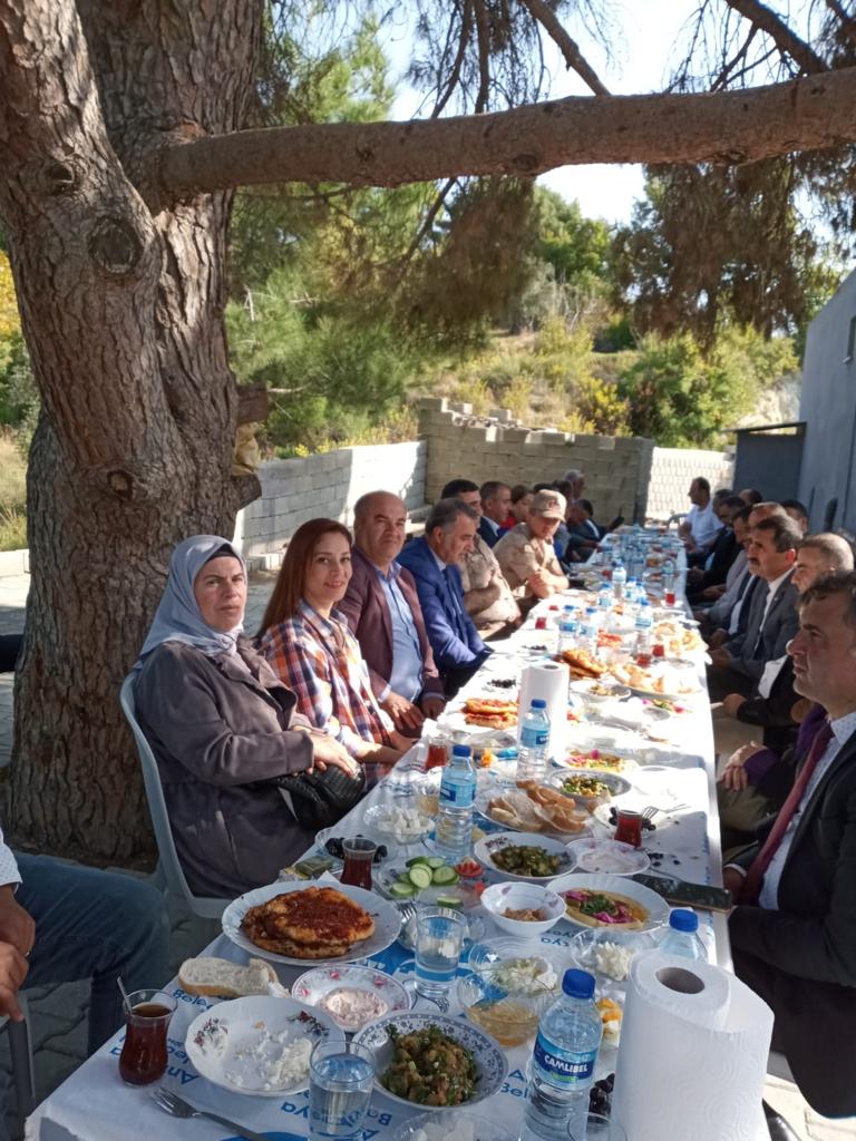 Sayın Kaymakamımız Mustafa HARPUTLU başkanlığında Yaylacık köyünde Muhtarlarımızla yapılan toplantıda,    Müdürümüz <a href="/NilayySelcuk/">Nilay Selçuk</a>  ile Sayın Muhtarlarımızın talep ve şikayetleri hakkında bilgi alışverişinde bulunuldu. @TCAntakya <a href="/sefikaygol/">Şefik AYGÖL</a>