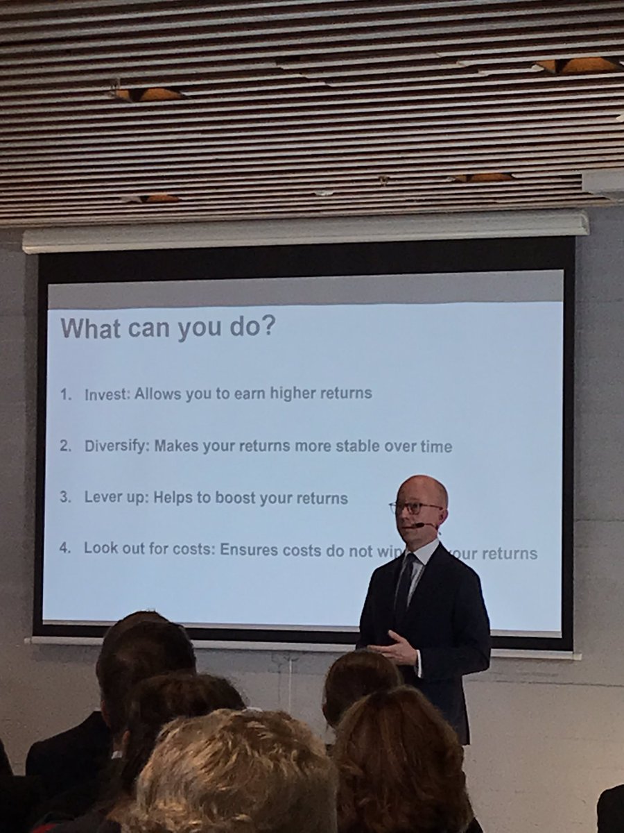 AaltoBIZ's tweet photo. In his talk, Professor of #Ownership @AaltoBIZ Samuli Knüpfer talked about ownership and wealth inequality.
Returns have a huge impact on wealth, and what one can do is to:
💚Invest
💚Diversify
💚Lever up
💚Look out for costs
#installationtalks #finance #financeresearch https://t.co/vFcIOdzJLy