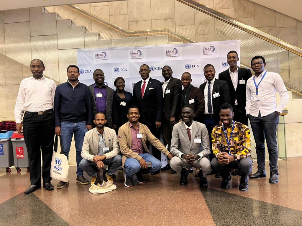 Our Director <a href="/OliverChinganya/">Oliver Chinganya</a> met today Young African Statisticians on the margins of #STATCOMAFRICA. He encouraged them to take advantage of the opportunities offered to them to make impact in the statistical arena in #Africa