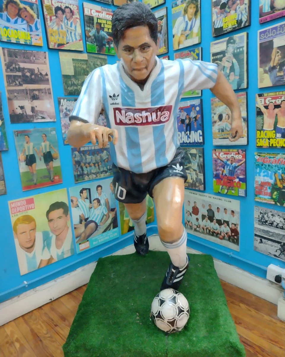 DiezRacing's tweet photo. a los dos “diez” de los dos títulos internacionales del club. #RacingClub #Racing #RacingPositivo #LaAcademia #RacingClubdeAvellaneda #RacingVDP #RubenPaz #Maschio https://t.co/dd9Gfee5IZ