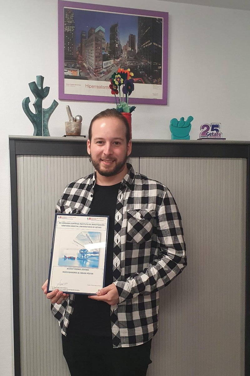 Far_HUG's tweet photo. El impacto del estigma social en las personas que viven con VIH es una de nuestras principales lineas de trabajo. Hoy nuestro resi @AnghelosUchiha ha sido premiado con el mejor poster en la XIV Jornada Científica de @iisgetafe por su póster. ¡¡Enhorabuena a todxs!! https://t.co/u0aRF4MVFI