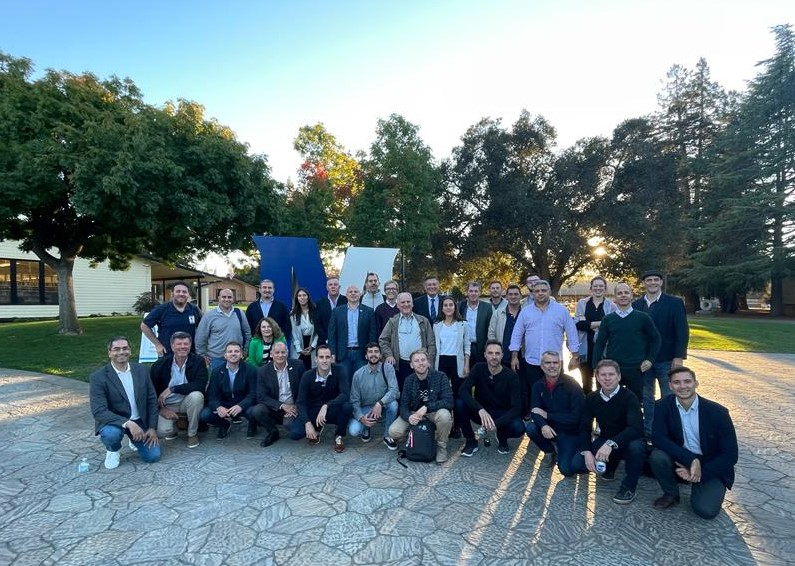 CIIECCA's tweet photo. #CIIECCAPresente 👋🏼 Misión Exploratoria de la Región Centro al Silicon Valley 🌐
Nuestro presidente @ricardoruival participa junto a autoridades gubernamentales, clusters y representantes del sector privado y académico de Santa Fe, Entre Ríos y Córdoba
#MisiónSiliconValley https://t.co/v0dG5lxhR6