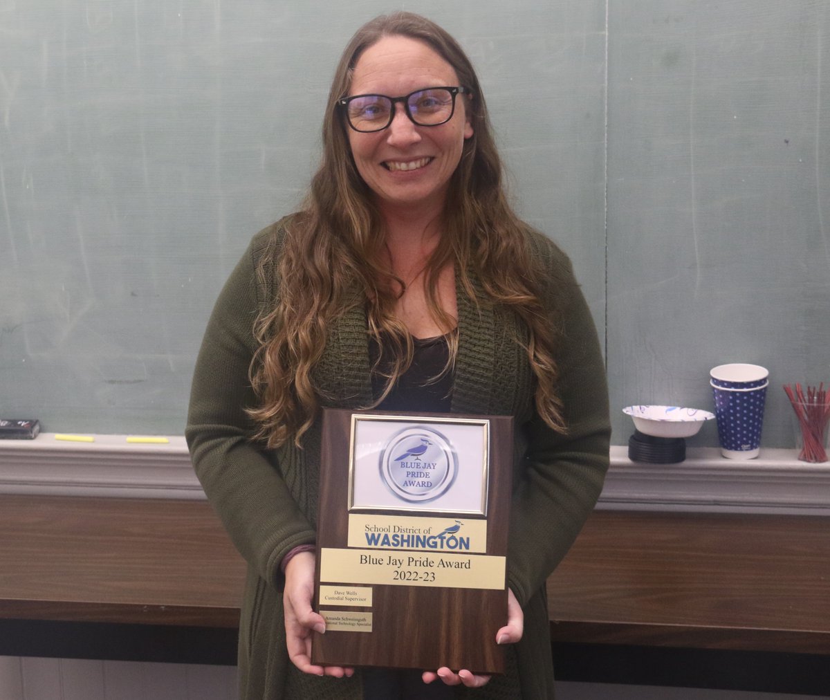 SDofWashington's tweet photo. Amanda Schweissguth, School District of Washington Educational Technology Specialist, Receives Blue Jay Pride Award. Click the link below for the story.
https://t.co/WA1iDMZgp8 https://t.co/oMw2nrLpOI