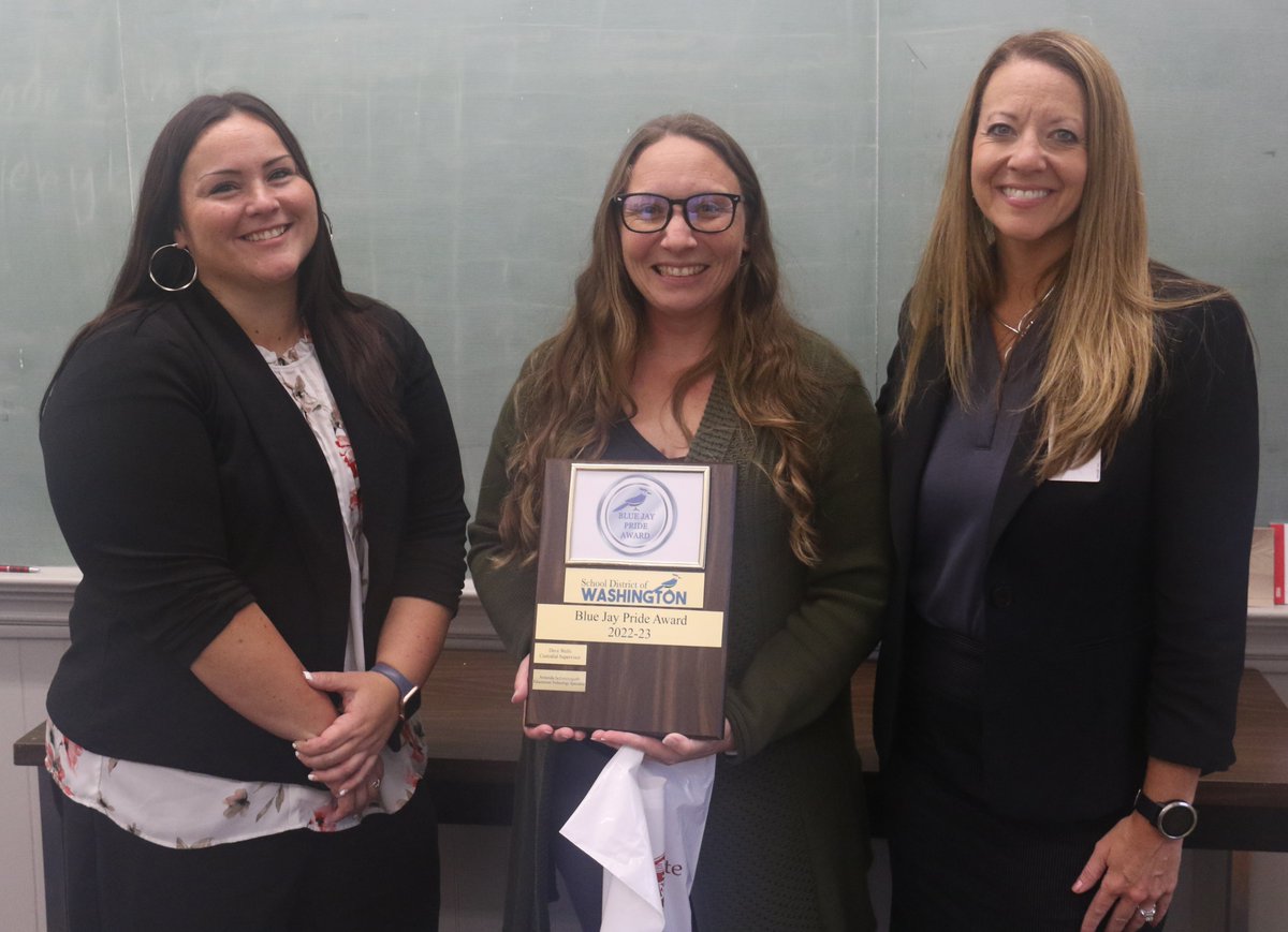 SDofWashington's tweet photo. Amanda Schweissguth, School District of Washington Educational Technology Specialist, Receives Blue Jay Pride Award. Click the link below for the story.
https://t.co/WA1iDMZgp8 https://t.co/oMw2nrLpOI