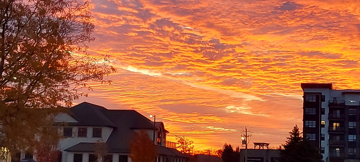 NopakCanadaInc's tweet photo. Good morning... View from our building... Fire-red sky this morning...  calm before the rain https://t.co/EeaZdfYLg5