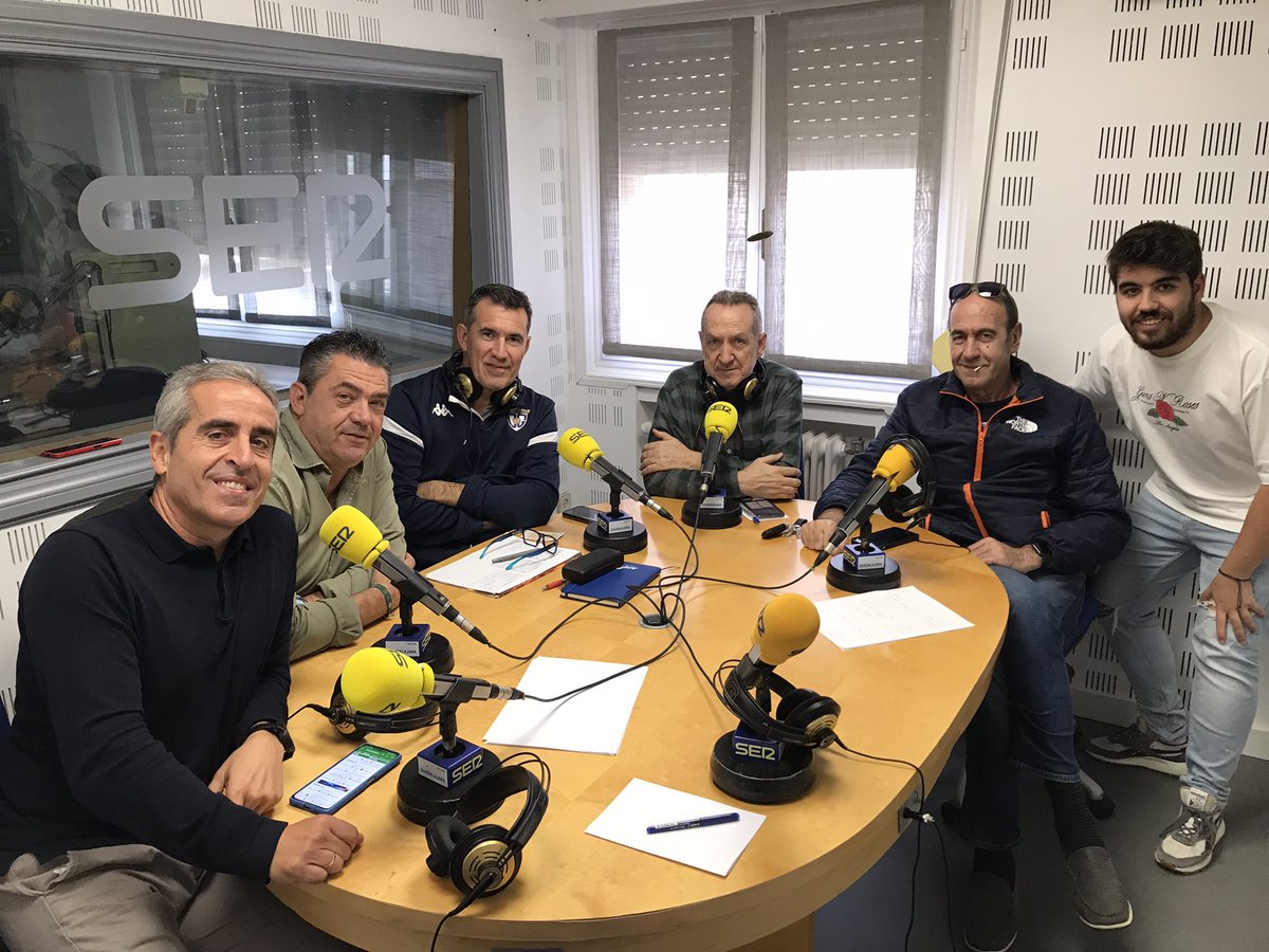 A punto de arrancar #PasiónMorada en <a href="/SerDeportivosGU/">SER Deportivos Guadalajara</a> con el retorno del capitán <a href="/JKikePastor/">Kike Pastor</a>. Hoy tenemos a <a href="/hernangarcia73/">Hernan Garcia</a> como invitado.