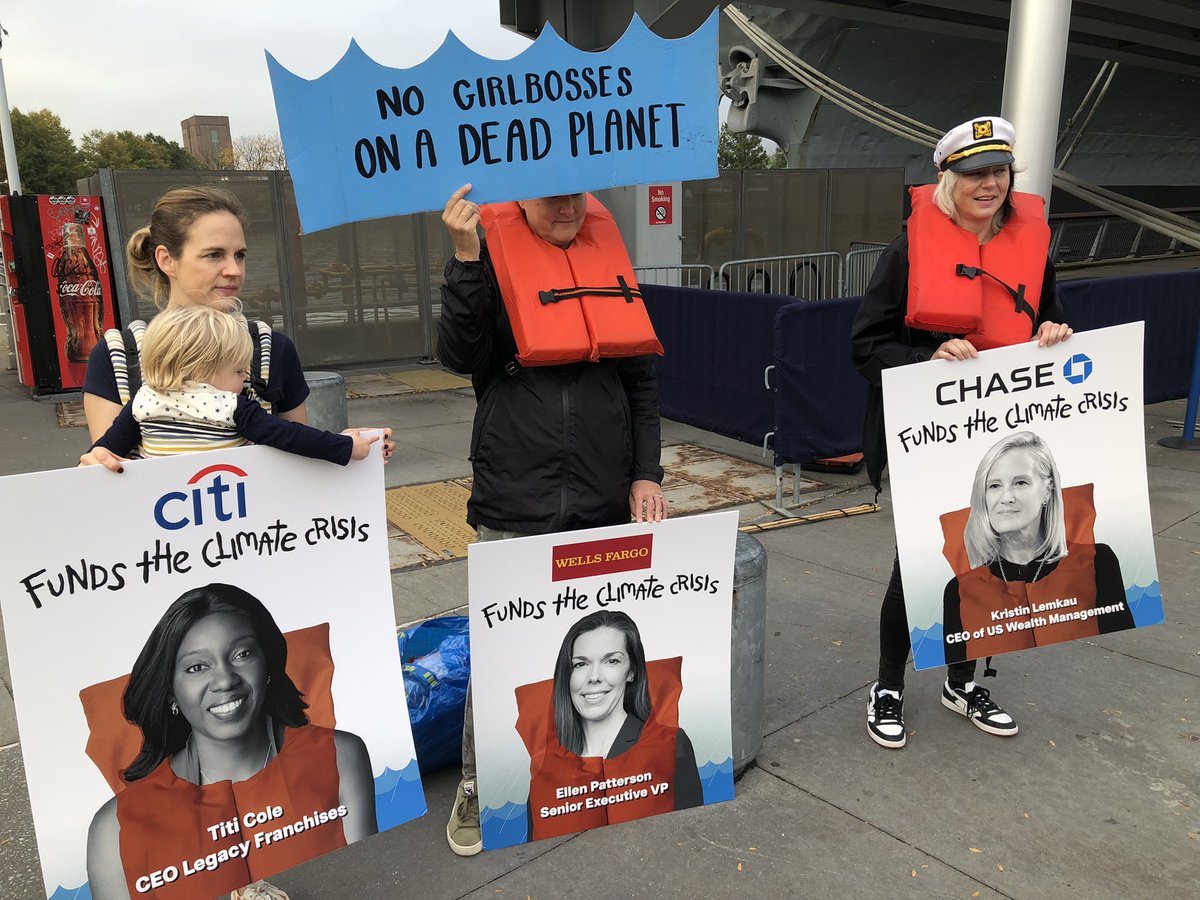 🚨Happening NOW: We’re at the #WIB20thAnniversary #MPWIB @intrepidmuseum to tell execs from @chase @KLemkau @citi @tfalcole Ellen Patterson @wellsfargo that #FossilFuelFeminism is a sinking ship🛟. Stop funding fossil fuels bc the #climatecrisis hurts women & families most!
