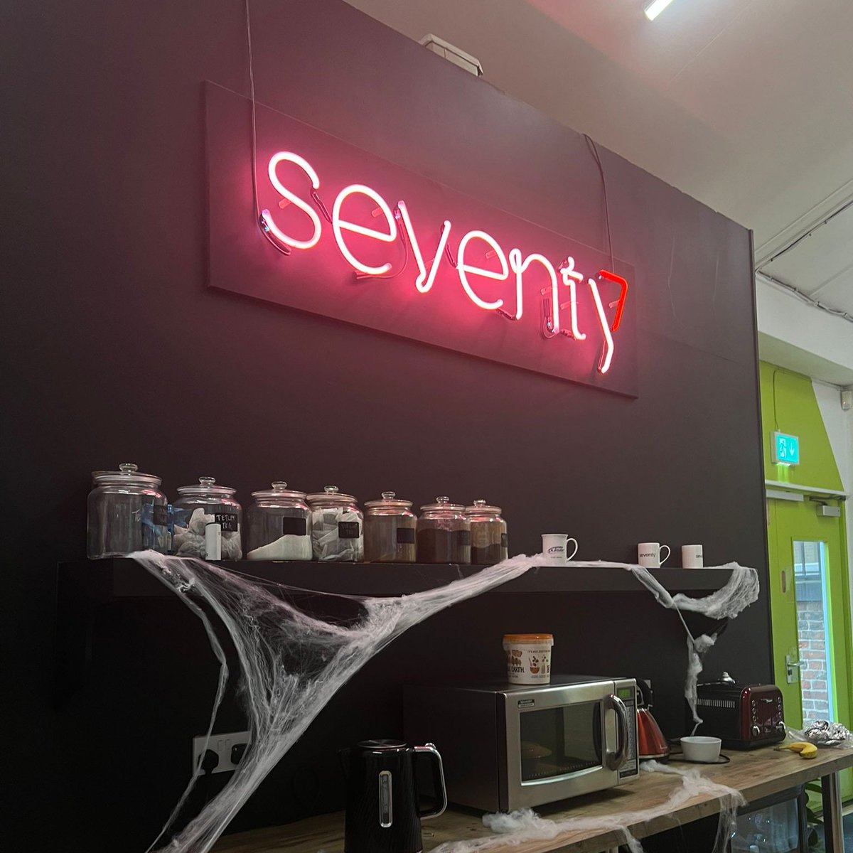 thisisseventy7's tweet photo. ...and today was a day of treats, with festive painting and loads of sweets... https://t.co/VAFZn84EvB