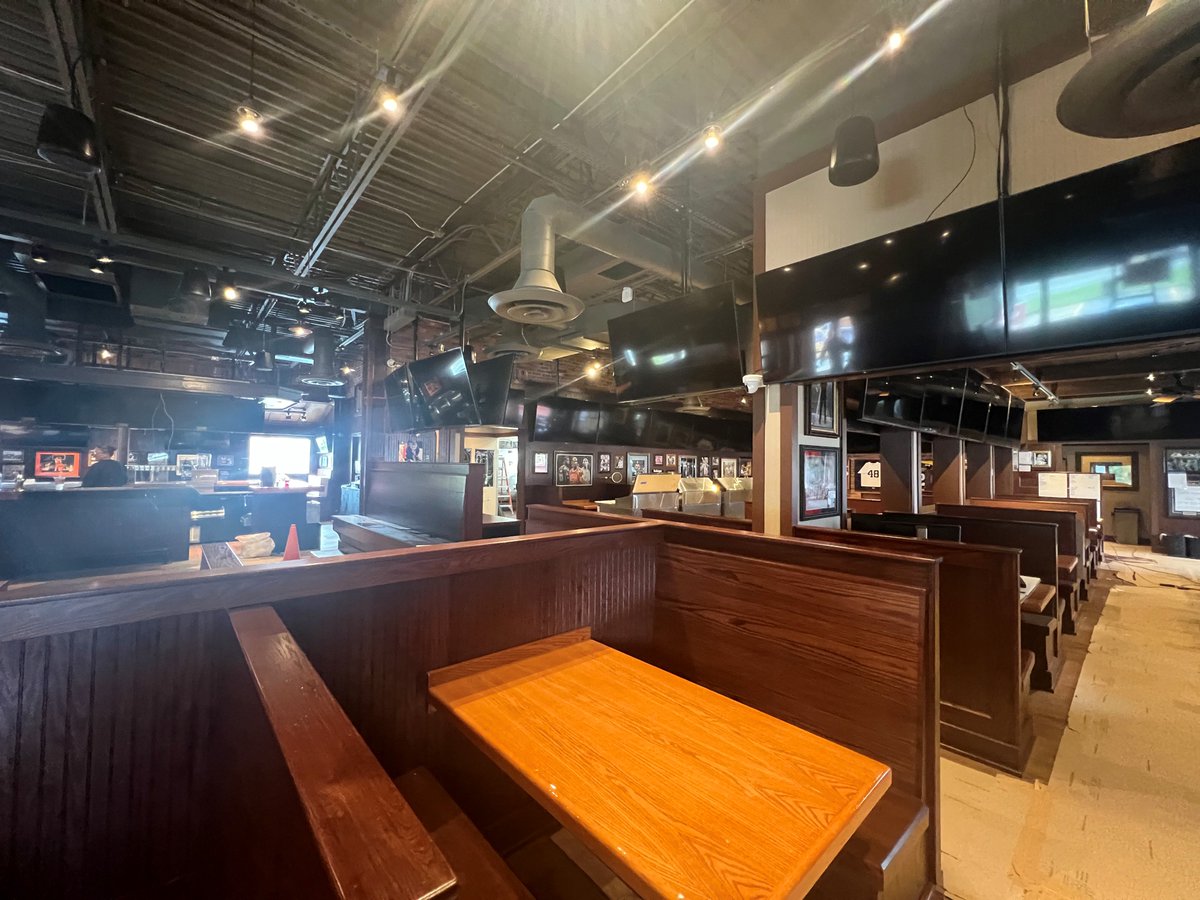 CORCompanies's tweet photo. Another inside look of the @TullysGoodTimes construction progress at Towne Center at Fayetteville - Fayetteville, NY!

Opening in the former location of Uno Pizzeria &amp; Grill at Fayetteville’s Towne Center this new location will offer a full bar and restaurant! 

#wearecor #cor https://t.co/eDp1oiBNpO