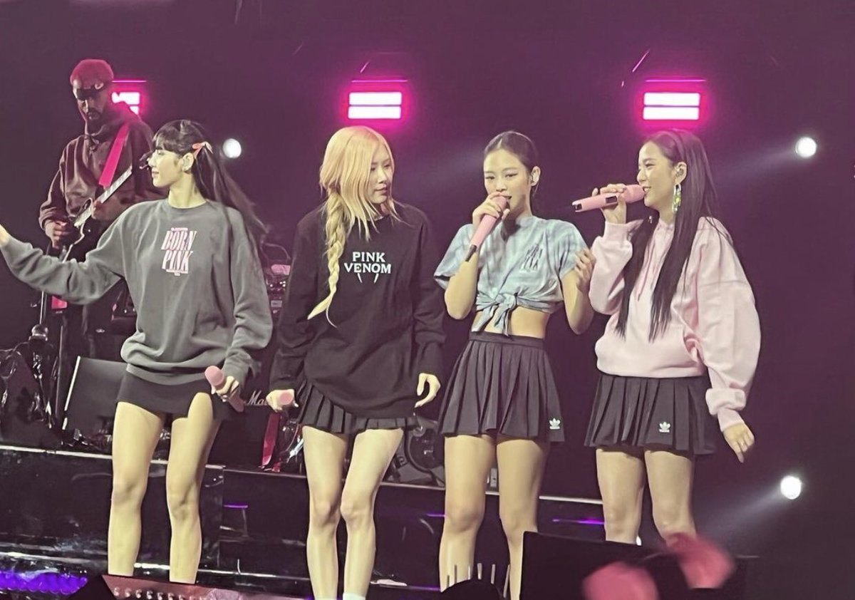 Lisa tweet media