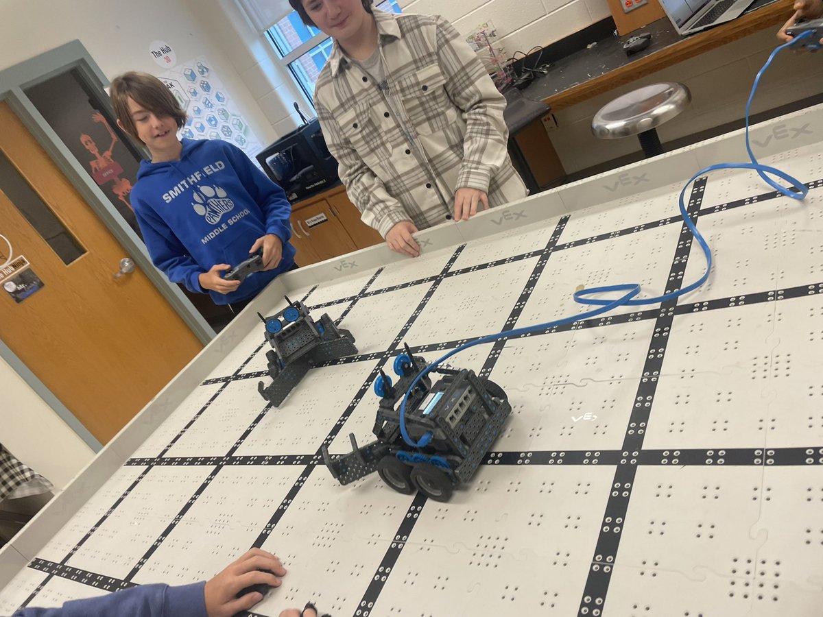 dbjoyner4's tweet photo. 7th grade update: gates done, robots started! @SMSIWCS https://t.co/3oz6pBDLV5