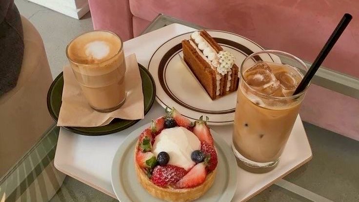 malusokay's tweet image. Coffee and cute pastries 🍰