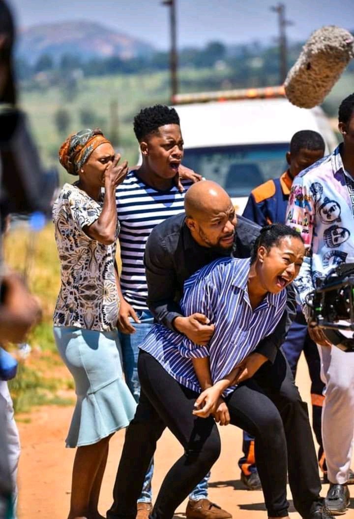 JMachwisa's tweet photo. @kulanicool @Lewis01621858 If Unjwaela amasimba was a person🤣🤣🤣 https://t.co/GBhpLXGZ7D