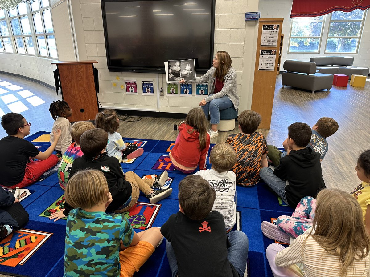 Mswilcoxsclass's tweet photo. Wilcox’s Wizards got to read the new ‘Creepy Crayon’ book and do a fun STEM activity with our awesome media specialist this week! They had a blast! #HollySpringsSTEMacademy #HSES #ccsd #creepycrayon https://t.co/QzXl8I9rD2