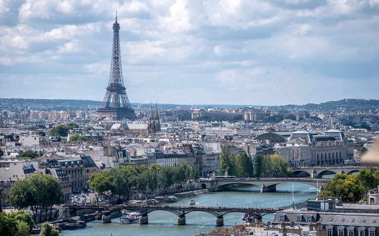 StudyatIESEG's tweet photo. Are you studying at our #Paris Campus🇫🇷?
Check out the @CampusFrance's #Exploringmycity guide for selected tips on student life and services in Paris to make the most out of your stay and experience an unforgettable time😊
➡️https://t.co/nnZaDTl4sW
#IESEGExperience https://t.co/n2VpDTMcsX