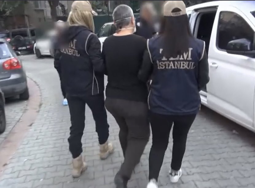 Merkeze götürmüşler,
Herkese öptürmüşler…😁
Oooooh canıma deysin..🥳
#TTBKAPATILSIN