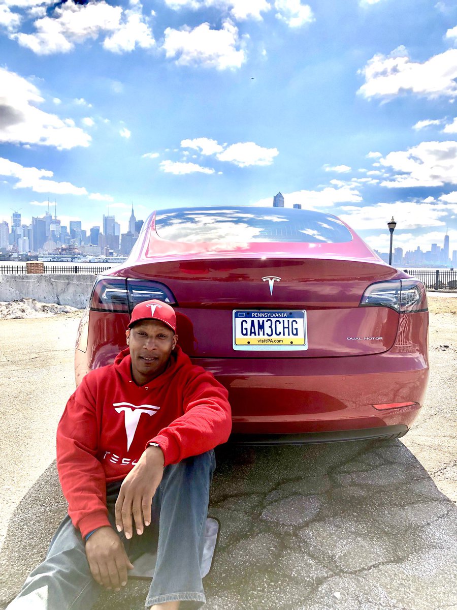 RodBai1212's tweet photo. 4yrs ago today, 10/26/2018, I entered the EV universe. 190K+mi later, Tess is still holding up w/o any issues. 180mi round trip commute @ 90% SOC w/o having to charge in between with temps above 50F. IMO, she’s better than you thought @Tesla @elonmusk 🙏🏽💯 https://t.co/MW8e7beofp