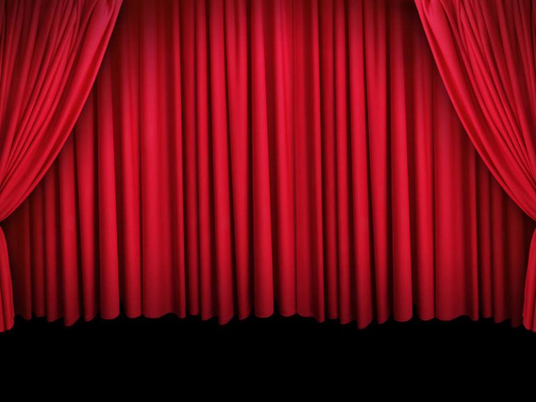 Attention, the show is about to begin