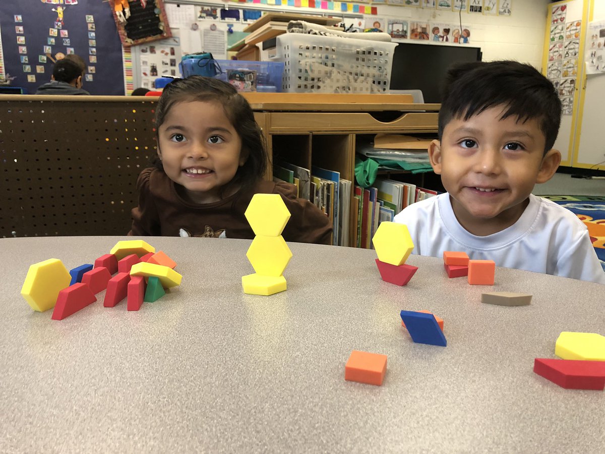 Exploring with shapes in Room 132! <a target='_blank' href='http://twitter.com/APS_EarlyChild'>@APS_EarlyChild</a> <a target='_blank' href='http://twitter.com/BarrettAPS'>@BarrettAPS</a> <a target='_blank' href='https://t.co/cOP3Z1Hkit'>https://t.co/cOP3Z1Hkit</a>