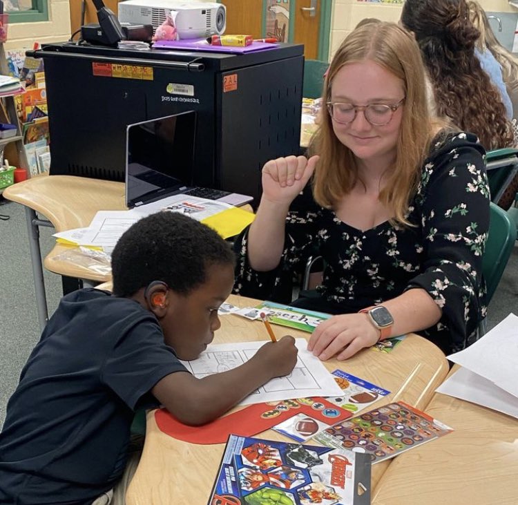 UNFCOEHS's tweet photo. We love to watch our @UofNorthFlorida Deaf Education teacher candidates and deaf and hard of hearing students learn and grow each week! 😊

#ReadingBuddies #CoehsDifferenceMakers #UnfDeafEd #DeafEducation https://t.co/JCTabHwCn1
