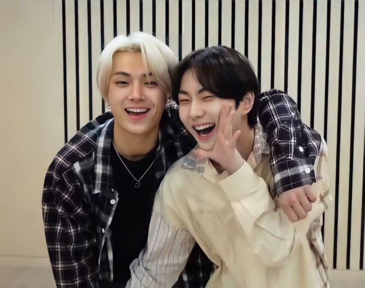 jaywonsm's tweet photo. adorably annoying bf x patient and just happy to be there bf 

a thread: https://t.co/g9K6uDqOkI