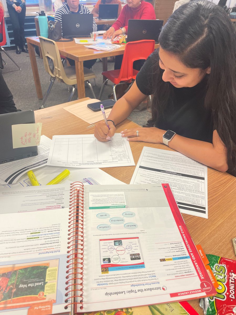 Dedicated teachers working ahead on their planning for third six weeks. Kuddos to all 👏👏👏 #ContentInAction <a href="/iInstructIrving/">Irving ISD C&I</a>