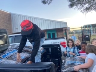 GardenClubIRES's tweet photo. IRES Garden Club is hard at work! #IRESthebest #IRESgardenclub https://t.co/UdKdvH0964