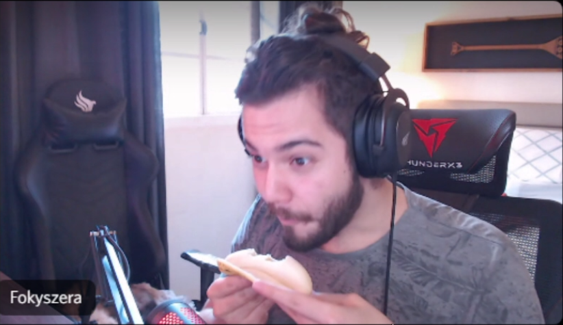 LilyFofa3's tweet photo. @airshotguy @ddqzinho @airshotguy voce esta atras deste homem https://t.co/tUUm3kDhnT