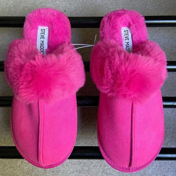 candi_irvin's tweet photo. So good I had to share! Check out all the items I'm loving on @Poshmarkapp #poshmark #fashion #style #shopmycloset #stevemadden #pritzi #milkmakeup: https://t.co/h9sdOpzcPk https://t.co/9fsPneMwss