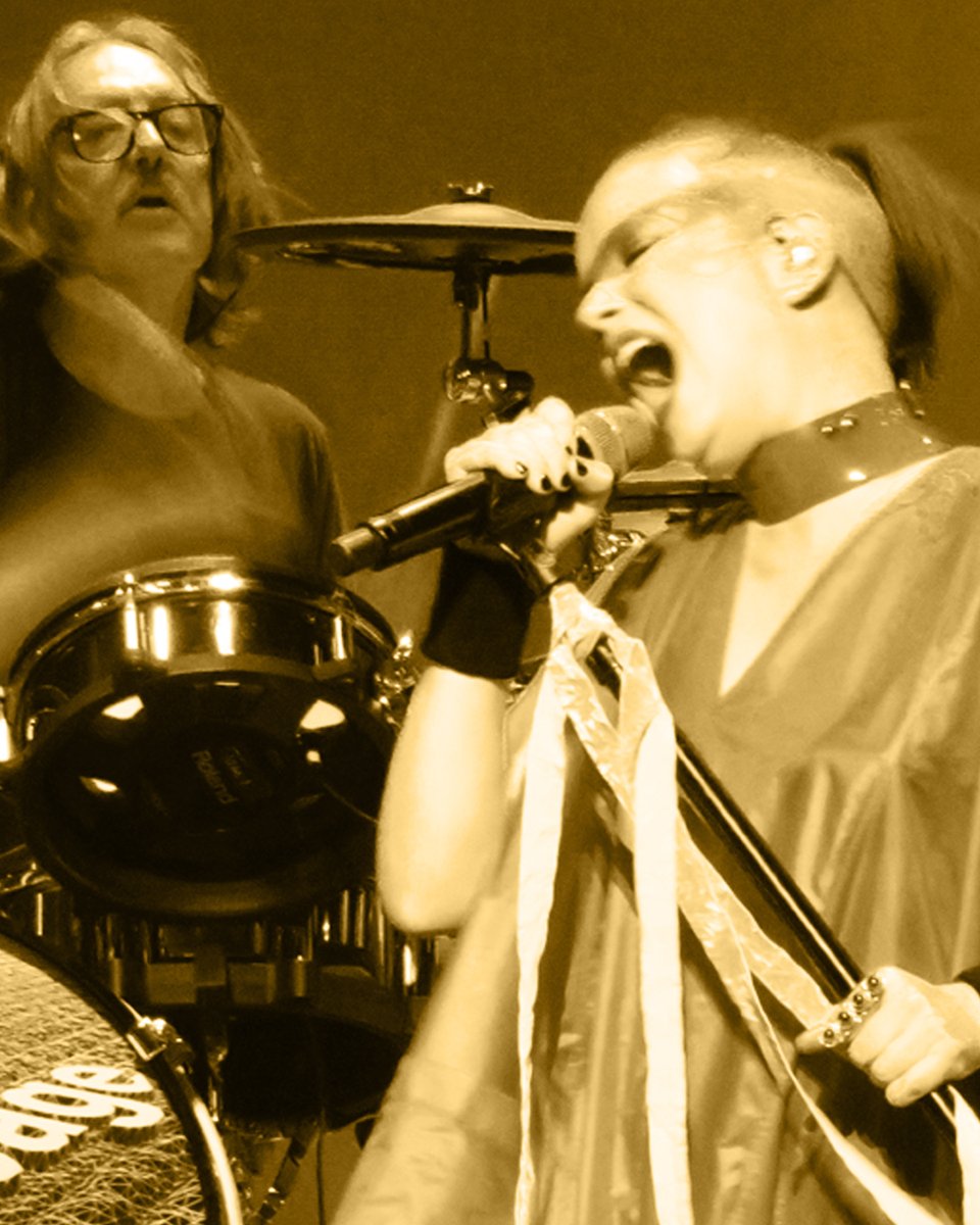dreampropaganda's tweet photo. On this date in 2018 at Kings Theatre Brooklyn NYC - GARBAGE (271018) #livemusicNYC #KingsBklyn #KingsTheatreBrooklyn #garbagedisco #garbageband #shirleymanson #dukeerikson #stevemarker #garbage #20yearsparanoidtour https://t.co/ExwGoQbl3n