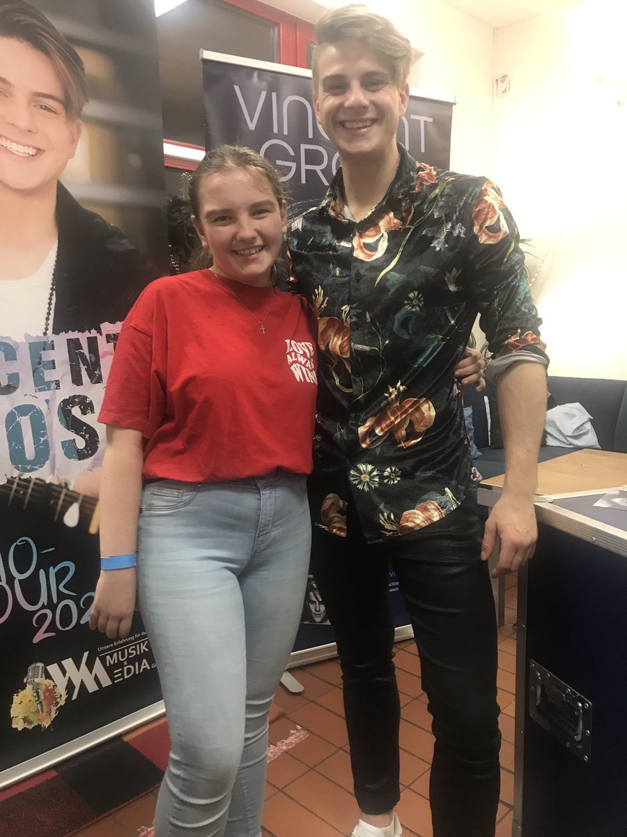 Remember: 16.10.22 Berlin Tegel 
Ich war auf den Konzert und ich raste aus Mann 🥺🤍 danke an <a href="/Heychillone/">Vincent Gross</a>