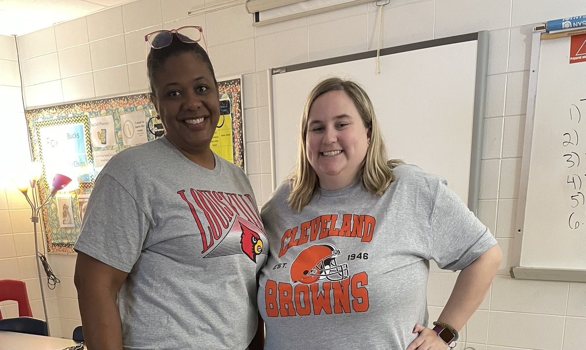 KelleyRFox's tweet photo. Sports day! Teaming up against drugs! #RedRibbonWeek @KammererCubs #teacherbestie @boy_momma3 https://t.co/r3SL6hFHZT