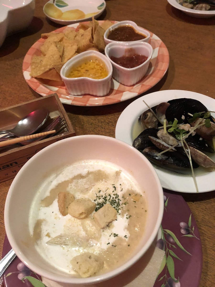 adg2554's tweet photo. 今夜のディナー
ムール貝のワイン蒸し
ナチョス
本日のスープ🌽
エビクリームソースパスタ
ハワイアンピザ🍕
パフェ
ここのお料理はどれも美味しくてボリューム満点
新メニューほうじ茶パフェもサイコー！
人気店なので電話予約をお勧めです。
#ペパーミントハウス
#南越谷ペパーミントハウス https://t.co/1ozXFeqrJ0