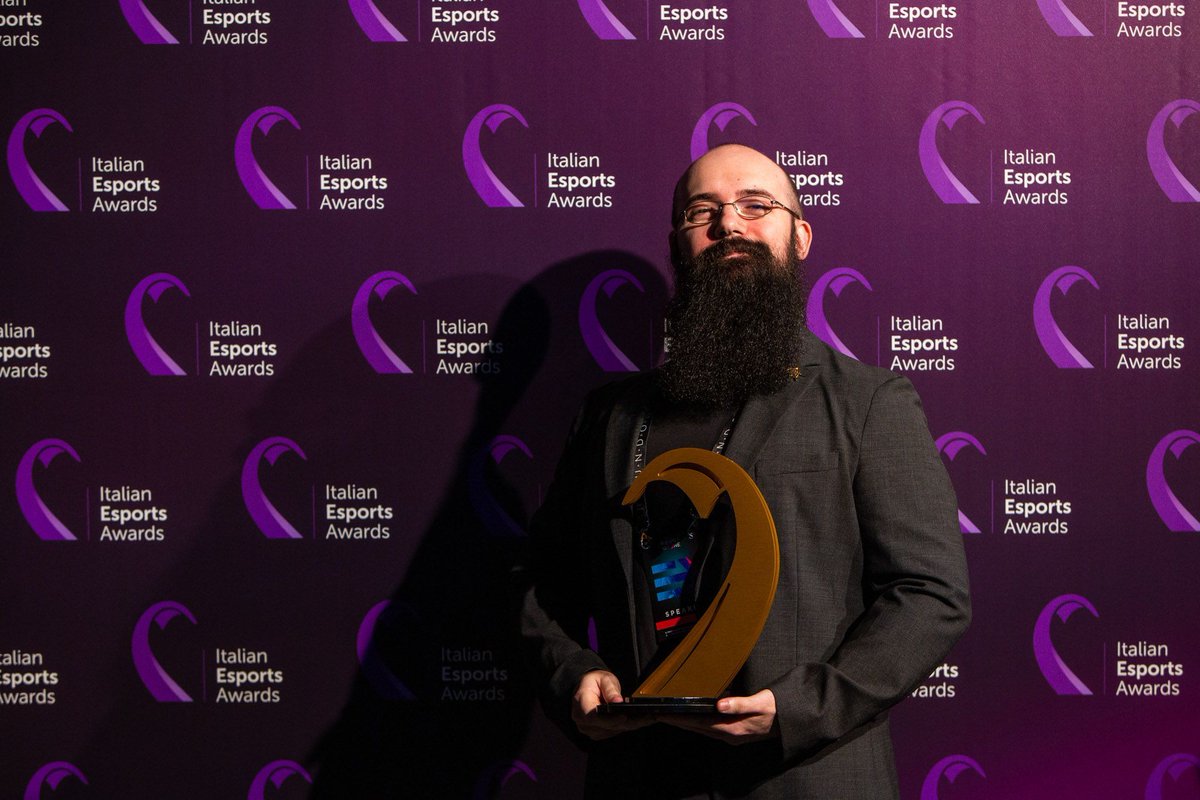 PGEsportsIT's tweet photo. Alcuni scatti di ieri sera durante la premiazione degli #IEA2022! Siamo molto orgogliosi di portare a casa:
🏆 Best Italian Event - PG Nats R6
🏆 Best Italian Caster @KenRhen 
 Un enorme grazie va anche a voi che ci continuate a supportare!

#PGESPORTS #IEA2022 @RoundOne_GG https://t.co/Aoopc4lXxq