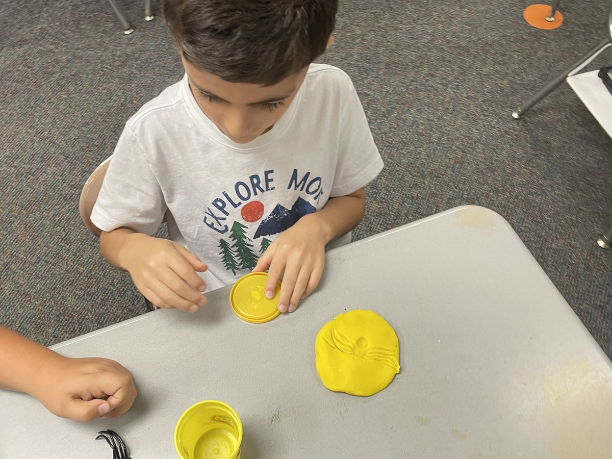 cstepnoski14's tweet photo. Future paleontologists at work. https://t.co/RipLg5GnCj