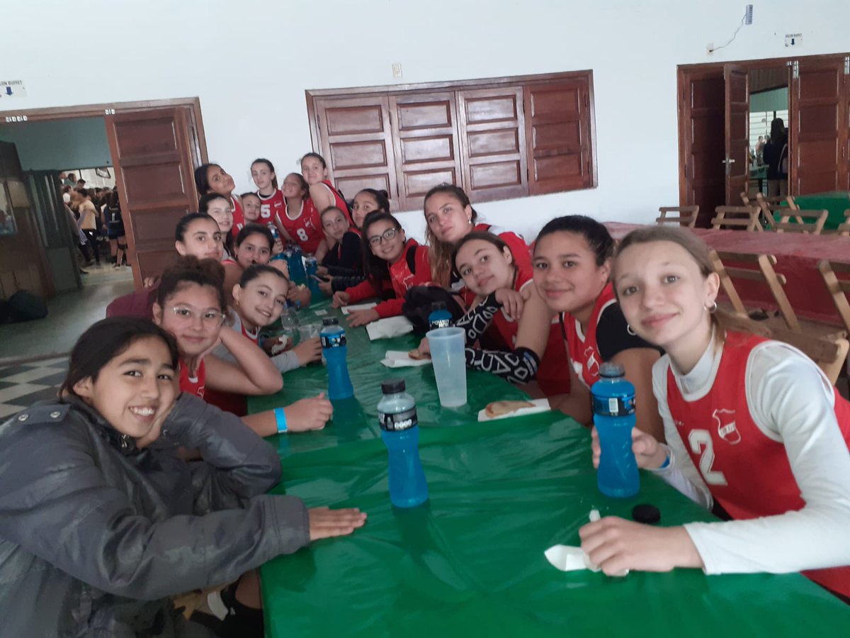 ComunadeBigand's tweet photo. ➕➕SEGUIMOS APOYANDO AL DEPORTE LOCAL
📌 En esta oportunidad se colaboró con las categorías Sub 12 de Voley de Independiente y Sporting, para  la  participación de un Torneo Nacional de voley y la para la compra de elementos deportivos respectivamente. https://t.co/t07UMkx02C