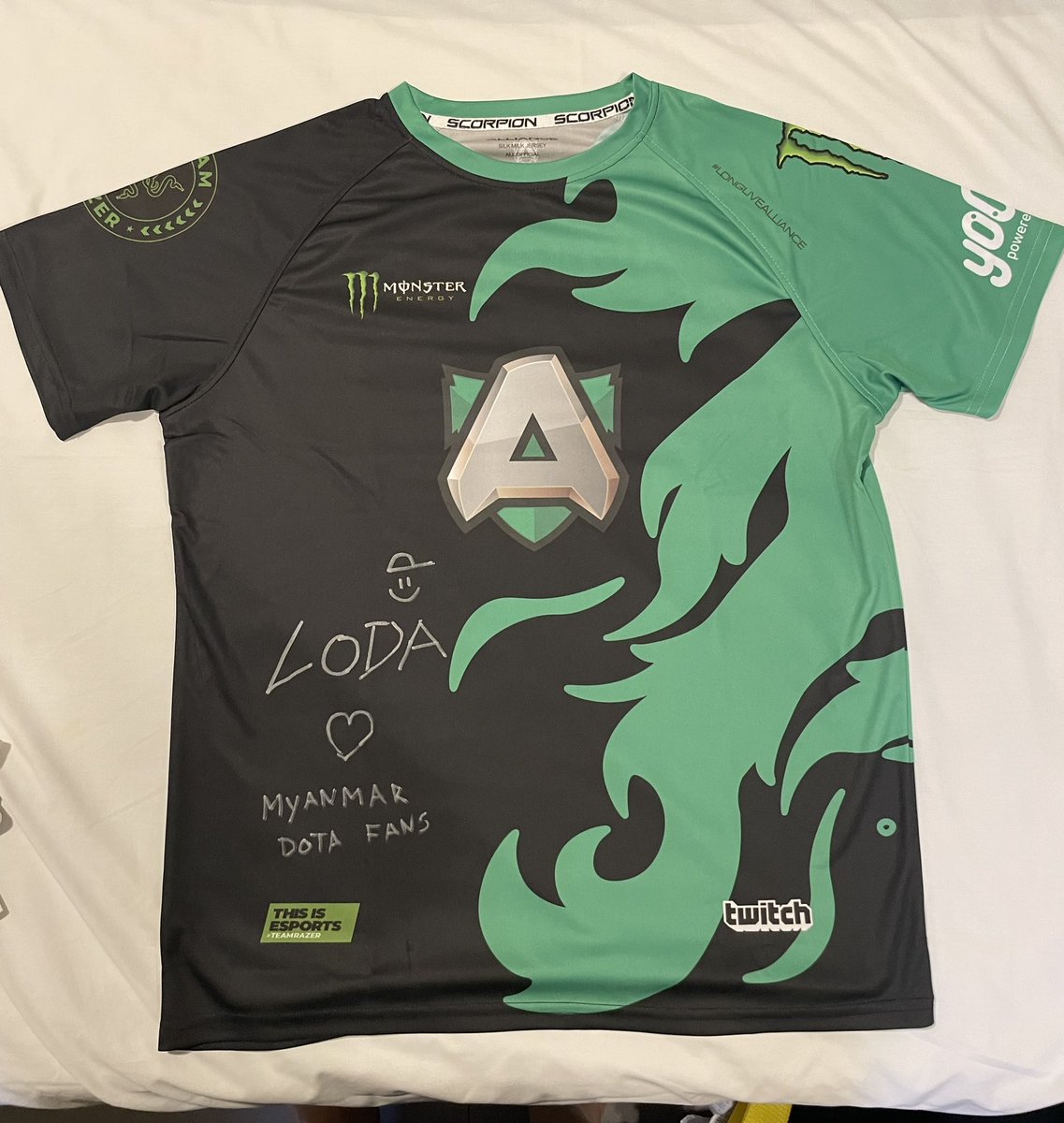 GamingNoodleMM's tweet photo. Gaming Noodle at @theAllianceGG Meet &amp; Greet #TI11 #Singapore #Alliance https://t.co/ojwN9FlmkG