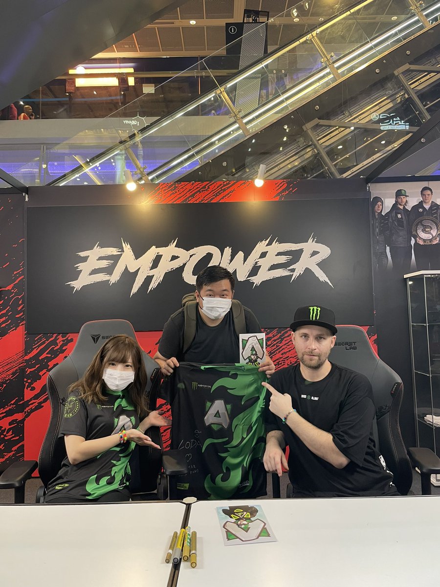 GamingNoodleMM's tweet photo. Gaming Noodle at @theAllianceGG Meet &amp; Greet #TI11 #Singapore #Alliance https://t.co/ojwN9FlmkG