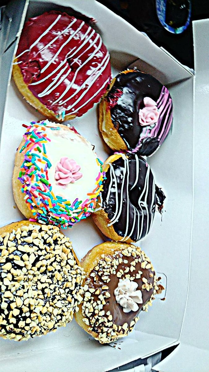 Yg gk boleh makan hanya kokonoi 
Yg lain boleh makan ni donat 
Ok?