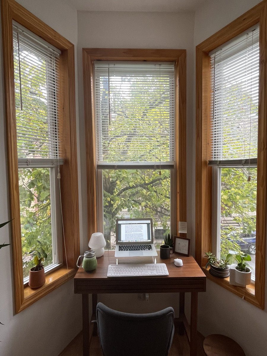 shayla__love's tweet photo. I recently moved and this is my desk setup now and everyday I still just cannot believe it 🥲🥲 https://t.co/Nssqu8DRVO
