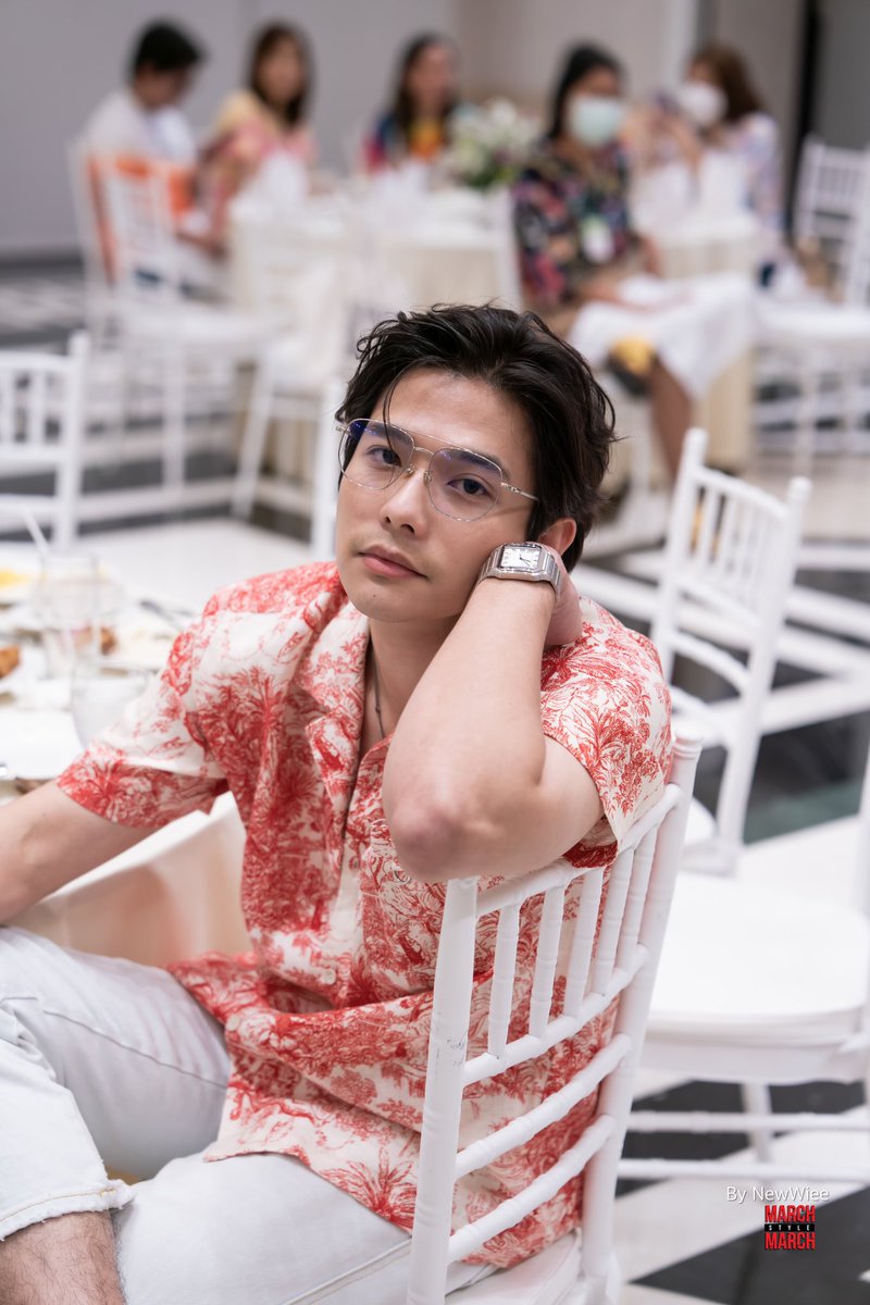 march17sb's tweet photo. นายแบบ P'ลี @lee_thanat #LeeThanat 
ตากล้อง P'นิว @new_thitipoom #NewWeii
Edit by my mom 😆 รูปนี้ แม่ชอบมาก

#SnapByMarch ที่มาร์ชไม่ได้สแนป😄
#AISCallingMelody 22.10.2565
#CallYouToTheBeach https://t.co/pKadMsfBdo