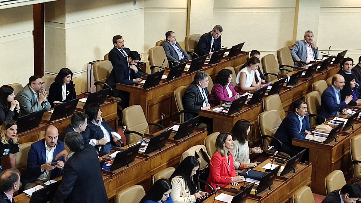enzopoblete's tweet photo. Por 131 votos a favor la Cámara de Diputadas y Diputados aceptó la renuncia a la presidencia de Raúl Soto.
#DiputadosPdg #Democracia #Transparencia #CámaraDeDiputados #CongresoNacional #ElPdg https://t.co/SbIjCy6hdO