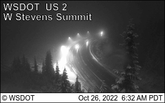 Be prepared for snow covered roads if crossing the passes this morning. Snow should linger throughout the morning before tapering off ❄️ #wawx