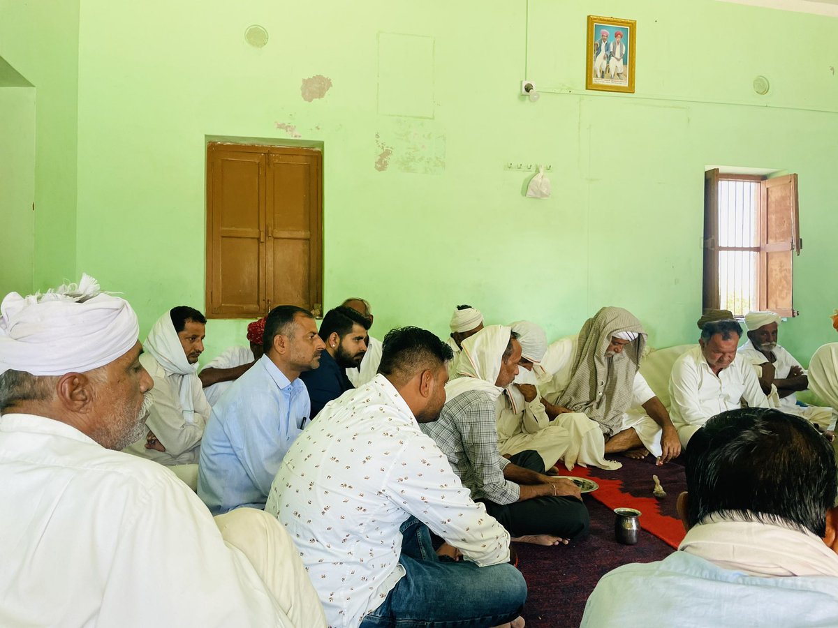 गाँव बलेवा में सरपंच भवानीदान जी के पिताजी जी स्व. सुमेरदान जी के निधन पर उनके निवास स्थान पर पहुँचकर श्रद्धासुमन अर्पित कर परिवारजनों को सांत्वना दी। #शिव #गडरारोड़ #बाड़मेर #राजस्थान