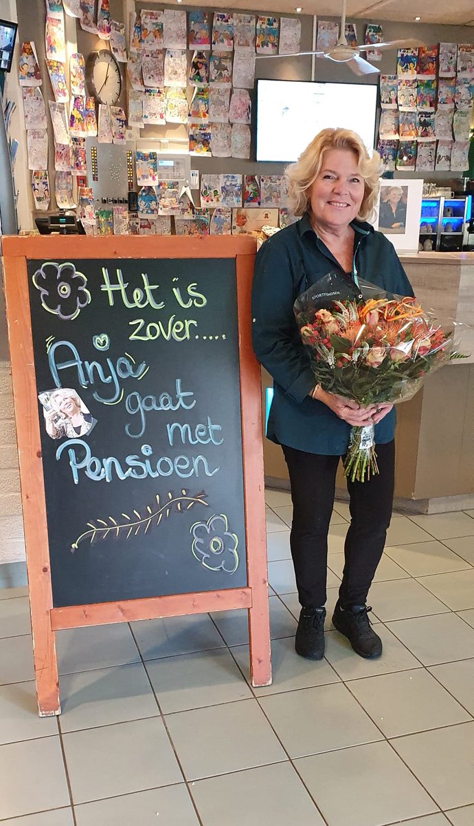Na bijna 25 jaar dienst bij de receptie van #RecreatiecentrumZevenkampsering gaat Anja met pensioen. Dank voor de mooie tijd en geniet van je welverdiende pensioen!