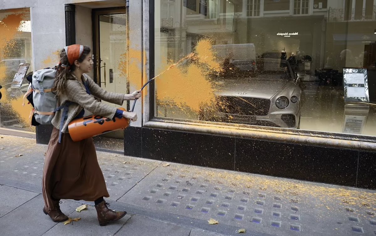Who’s going to tell #JustStopOil imbeciles that spraying supercar showrooms with orange paint is utterly pointless considering that in general, your average supercar does about 500 miles in a year? Spray a Ford garage if you have to … 🤦🏻‍♂️