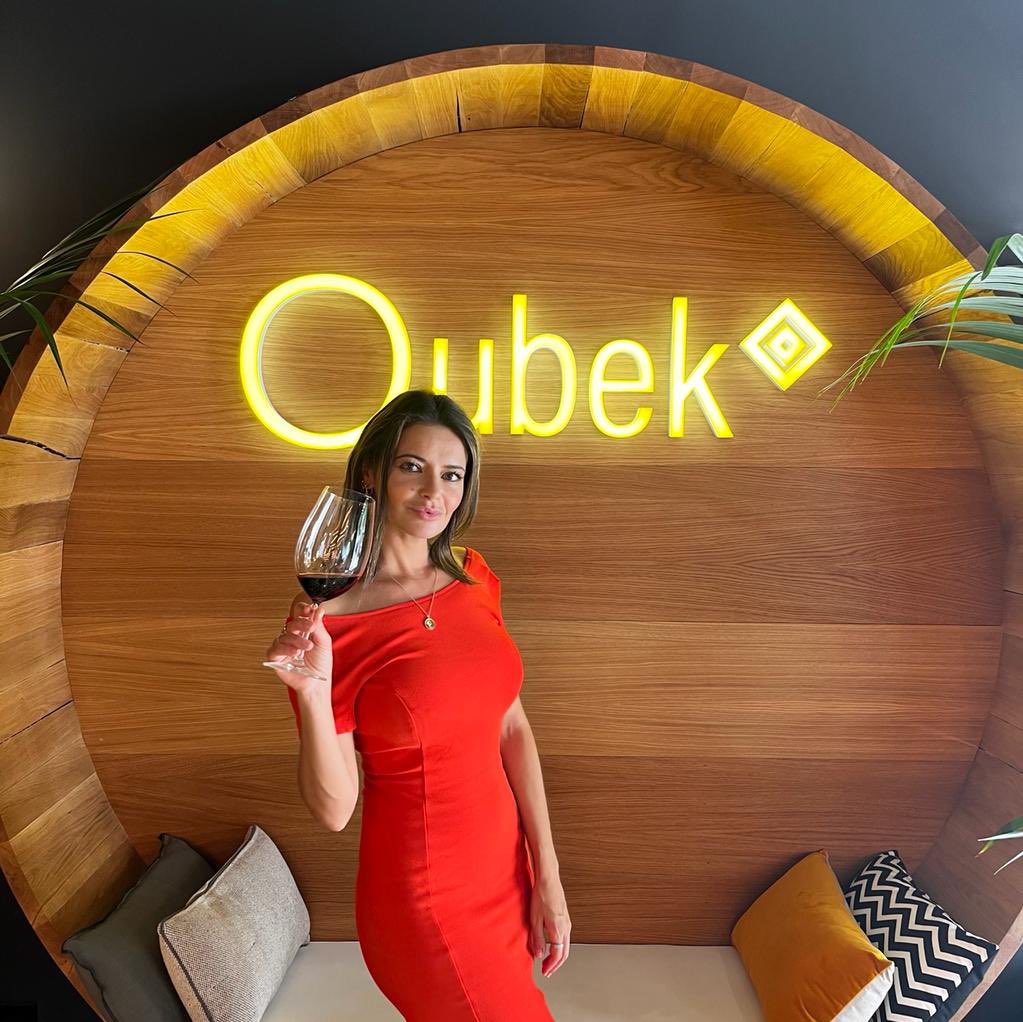 En la mesa con María Girón

Comemos con la reconocida comunicadora de vino que nos cuenta más sobre el maravilloso mundo de la enología y sus futuros proyectos.

Restaurante: Qubek

#Panamá #Gastronomía #Magazine
